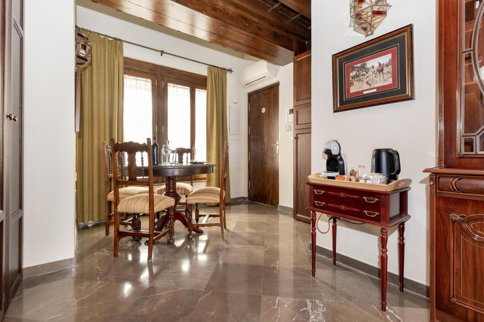 Apartamentos En Pleno Centro, Aljibe Rodrigo Del Campo 2C Granada Luaran gambar