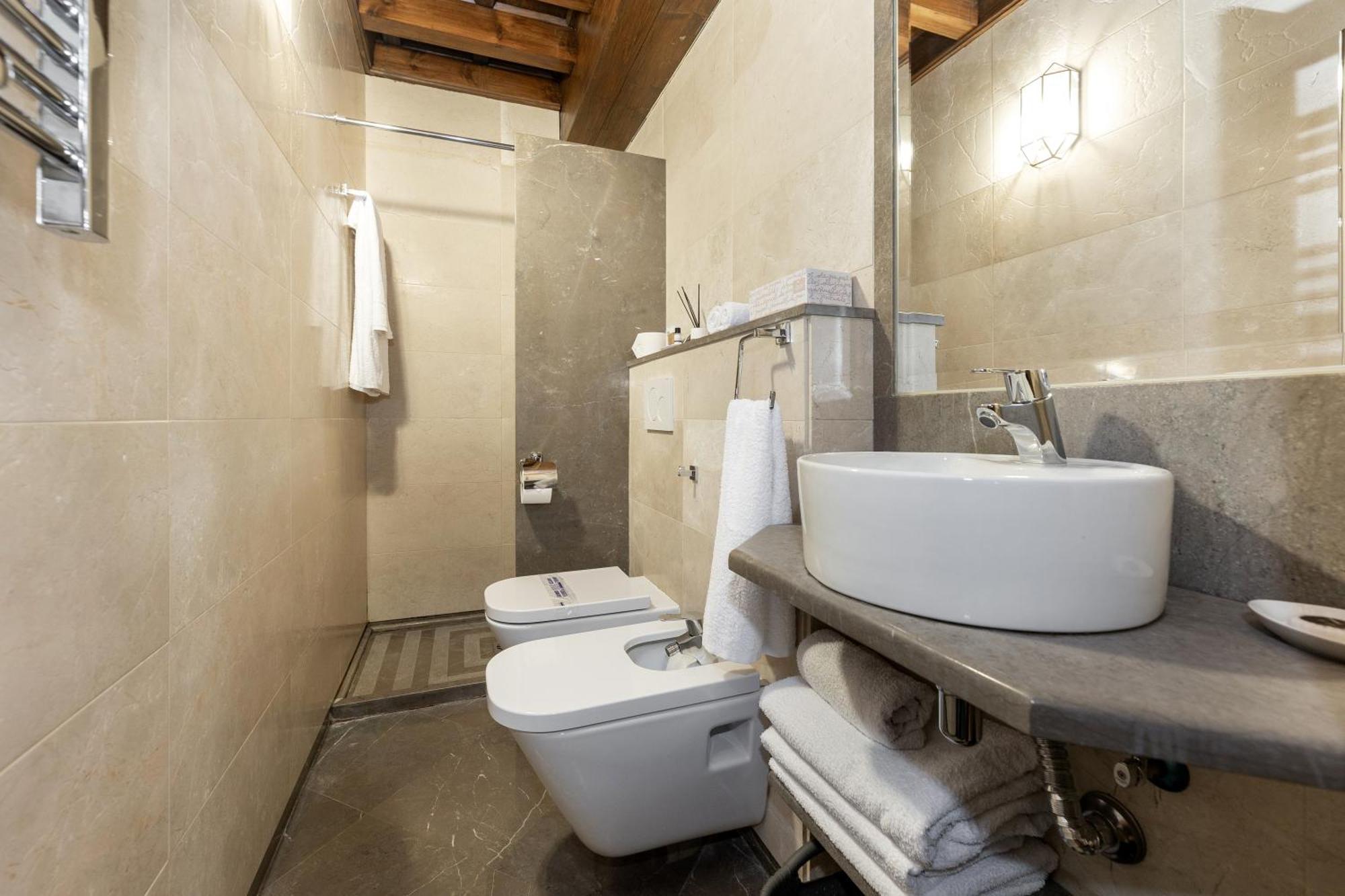Apartamentos En Pleno Centro, Aljibe Rodrigo Del Campo 2C Granada Luaran gambar